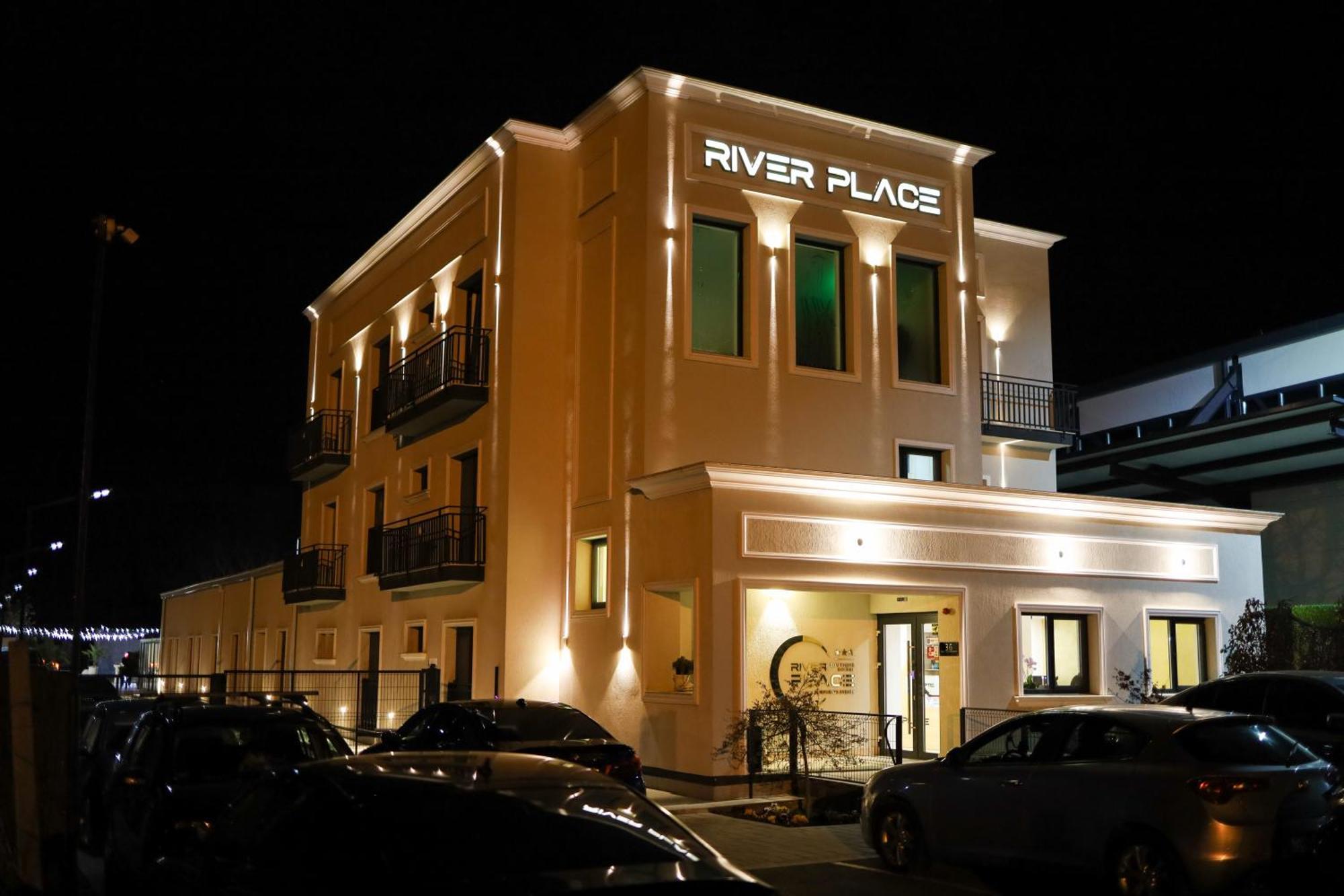 River Place Piteşti Dış mekan fotoğraf
